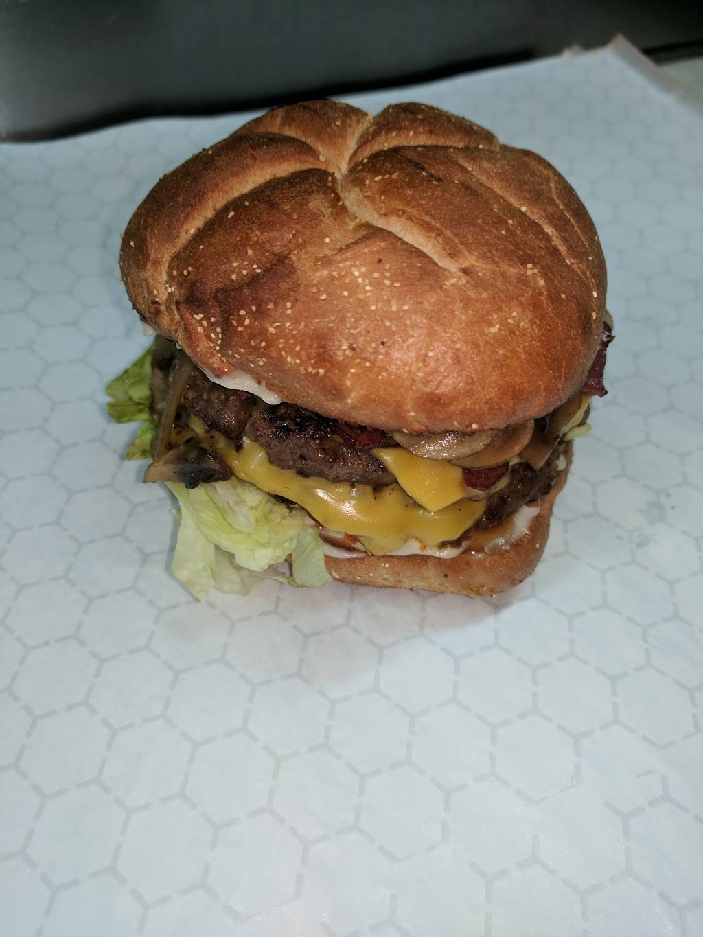 American Wings & Pizza | restaurant | 2400 St Paul St, Baltimore, MD 21218, USA | 4102352300 OR +1 410-235-2300