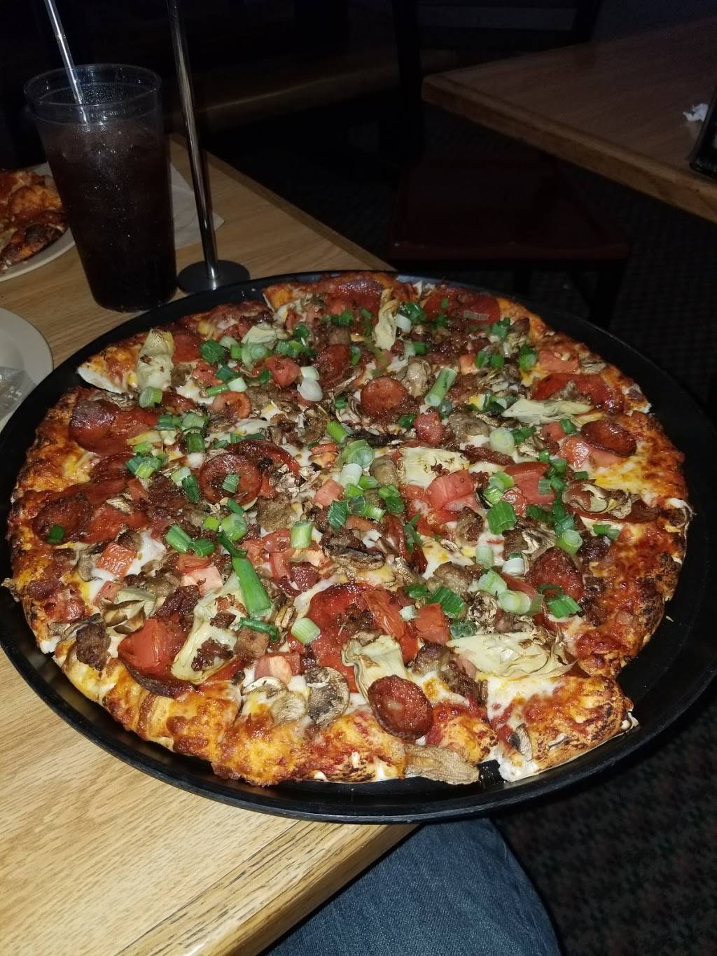 Round Table Pizza | meal delivery | 2506 E Chapman Ave, Fullerton, CA 92831, USA | 7148714481 OR +1 714-871-4481