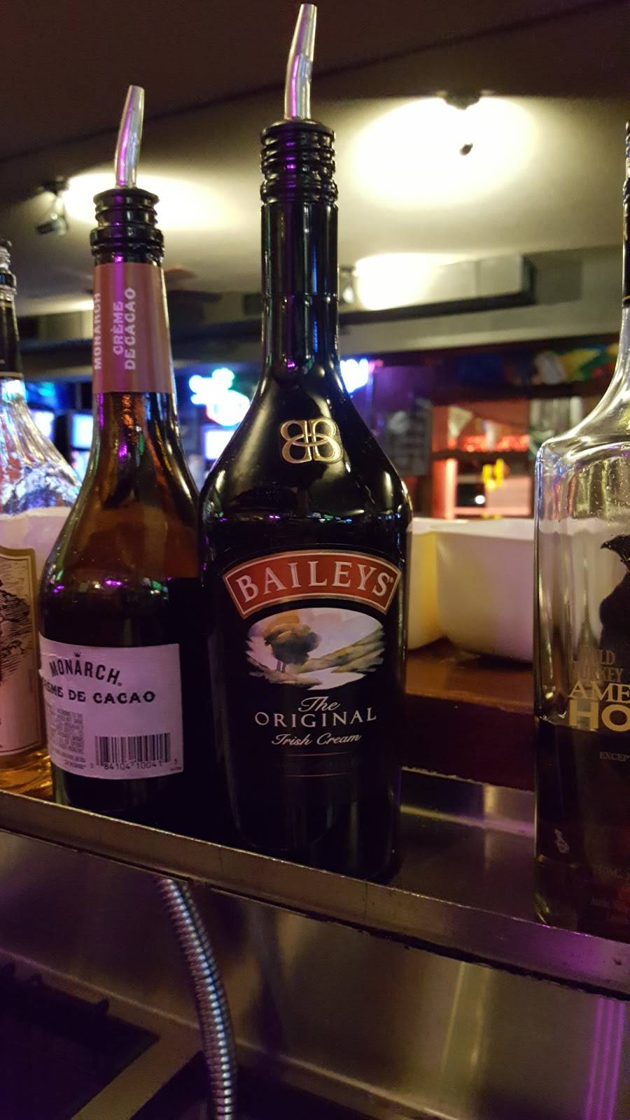 Jolly Roger at Johns Landing | restaurant | 5627 SW Kelly Ave, Portland, OR 97239, USA | 5032465040 OR +1 503-246-5040