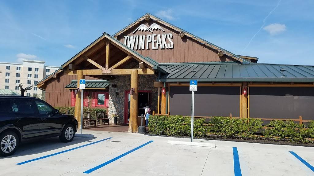 Twin Peaks Fort Myers | restaurant | 16411 Corporate Commerce Way, Fort Myers, FL 33913, USA | 2392459559 OR +1 239-245-9559
