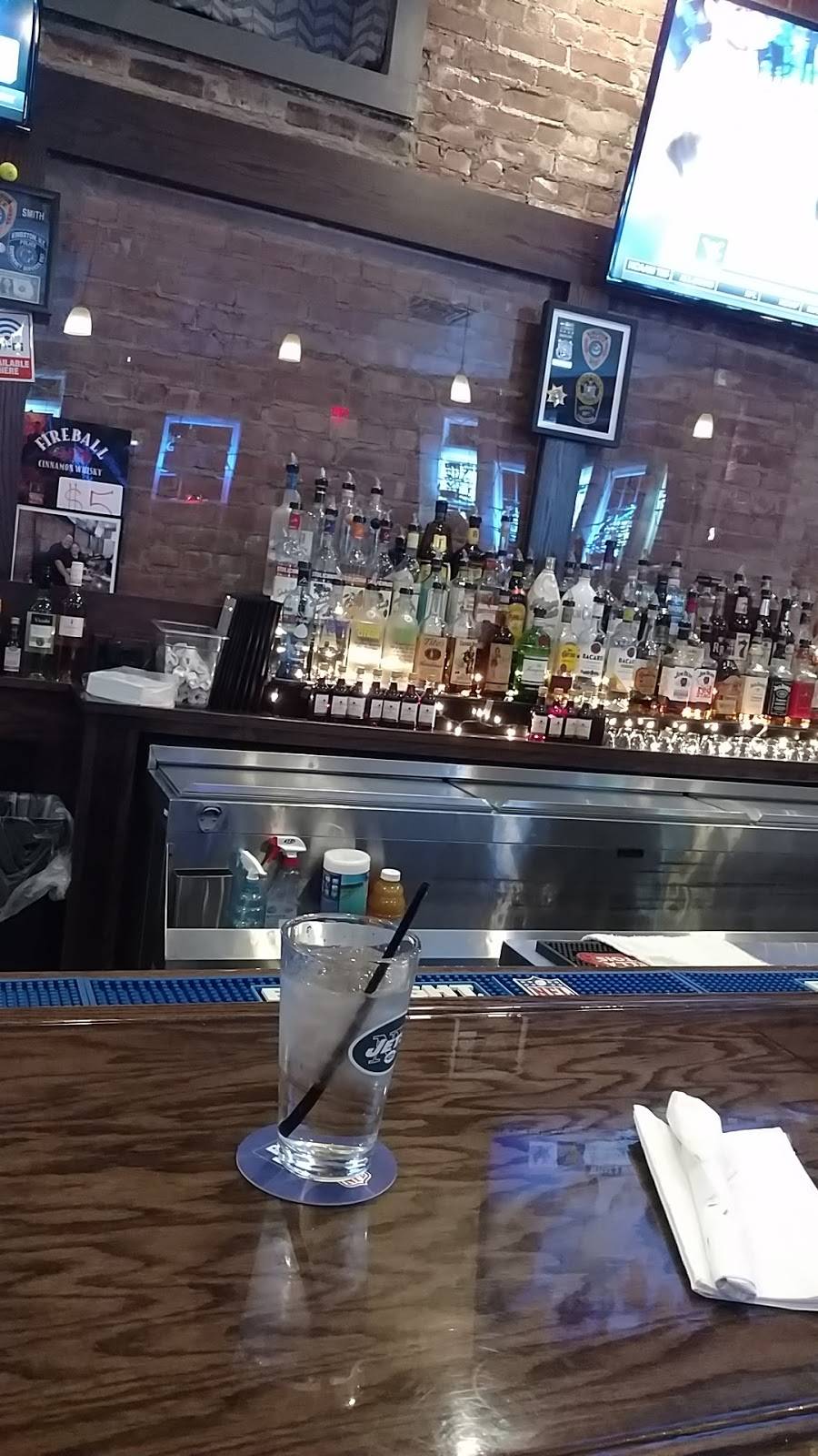 The Corner Bar & Grill | restaurant | 523 Delaware Ave, Kingston, NY 12401, USA | 8453382759 OR +1 845-338-2759