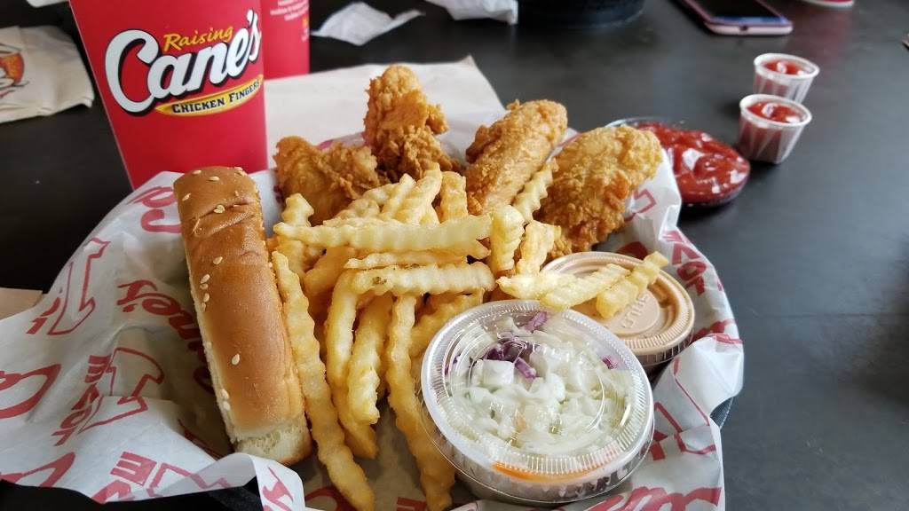 Raising Canes Chicken Fingers | meal takeaway | 8402 Broadway St, San Antonio, TX 78209, USA | 2108298406 OR +1 210-829-8406