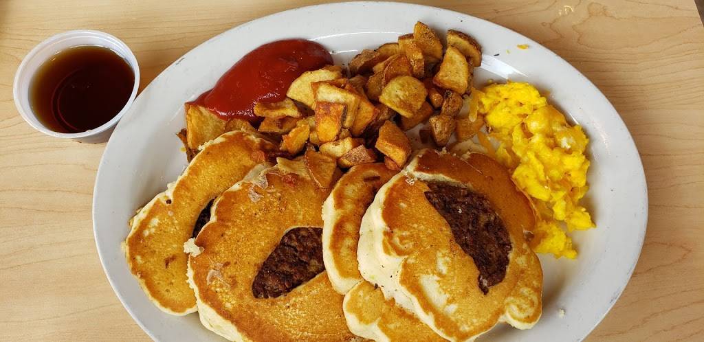 RP Tracks Restaurant & Bar | restaurant | 3547 Walker Ave, Memphis, TN 38111, USA | 9013271471 OR +1 901-327-1471