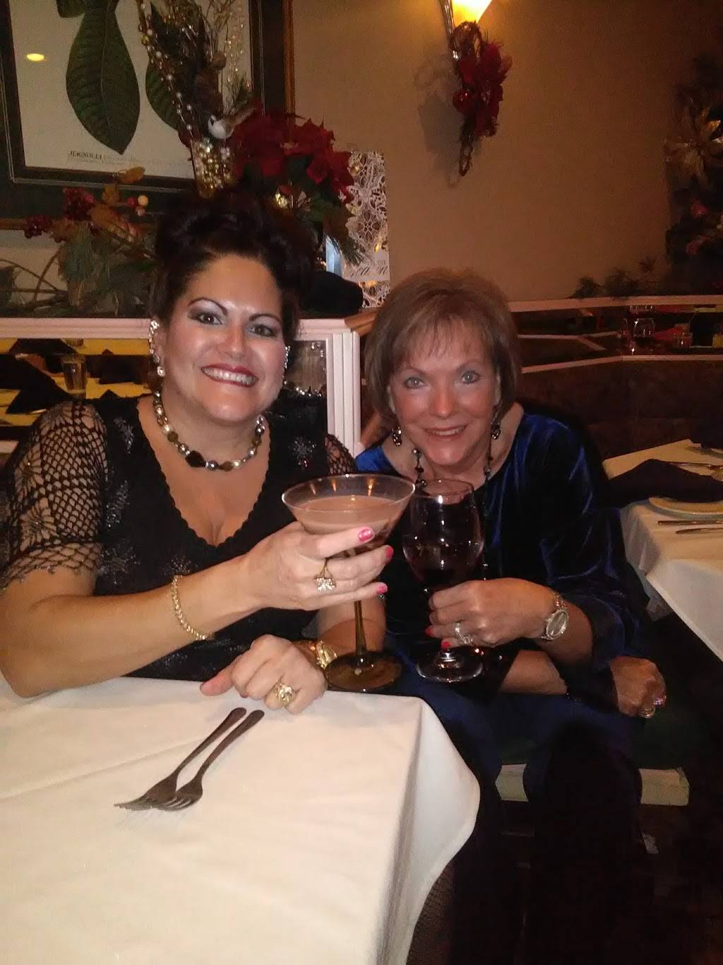 Perdinos of Grosse Ile | restaurant | 8575 Macomb St, Grosse Ile Township, MI 48138, USA | 7346768100 OR +1 734-676-8100