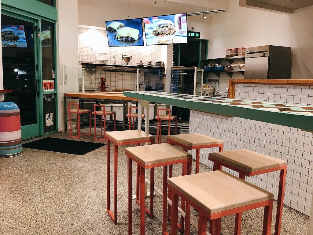 Coates Fried Chicken and Burgers | restaurant | 353 W Bonita Ave, Claremont, CA 91711, USA | 9093990991 OR +1 909-399-0991