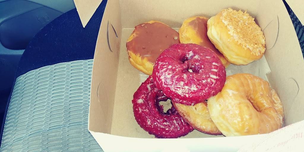 Donut plus restaurant | restaurant | 635 S Lake Shore Way, Lake Alfred, FL 33850, USA | 8638757158 OR +1 863-875-7158