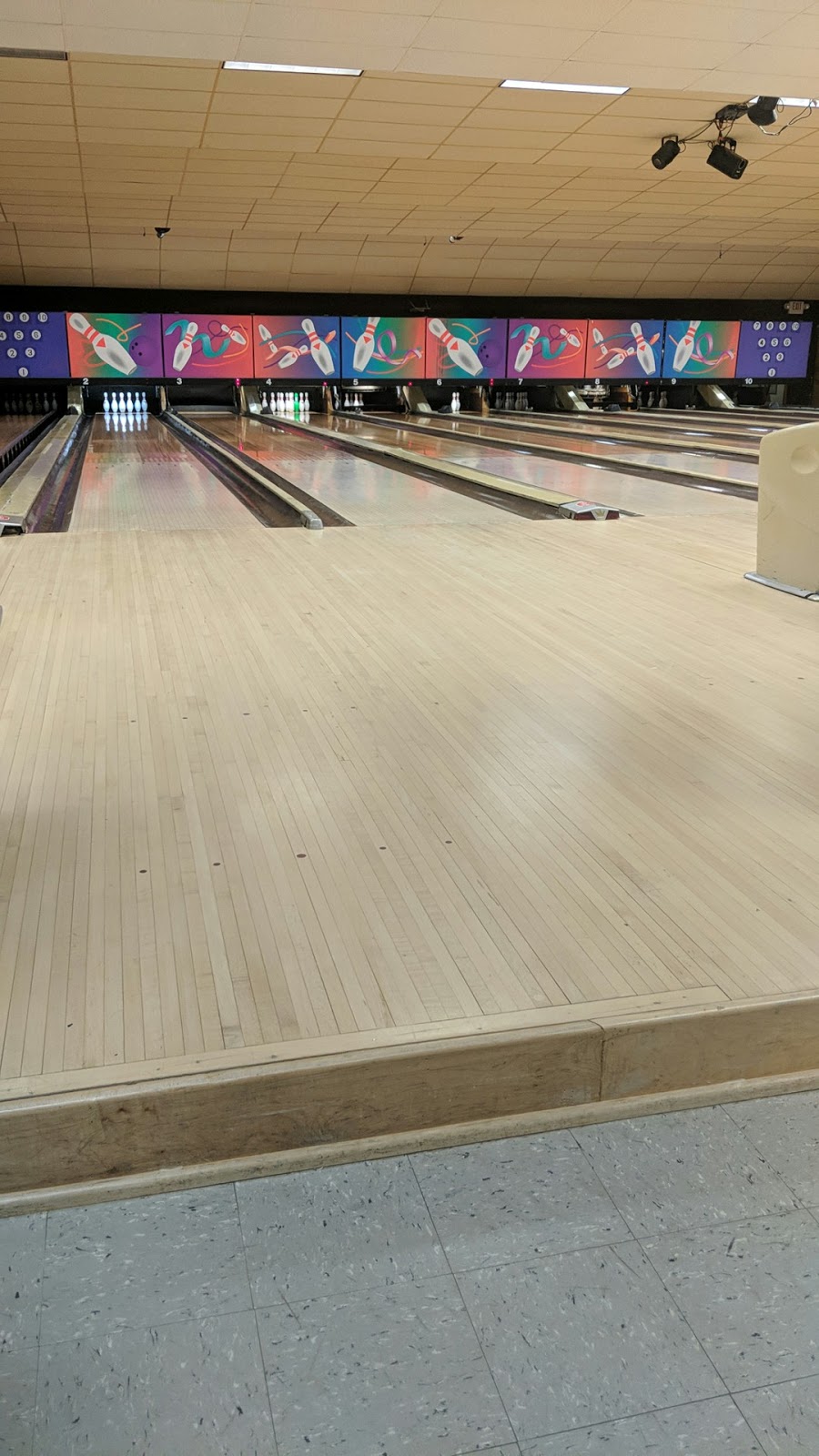 Bole Mor Lanes | meal takeaway | 102 7th Ave SE, Pipestone, MN 56164, USA | 5075622531 OR +1 507-562-2531