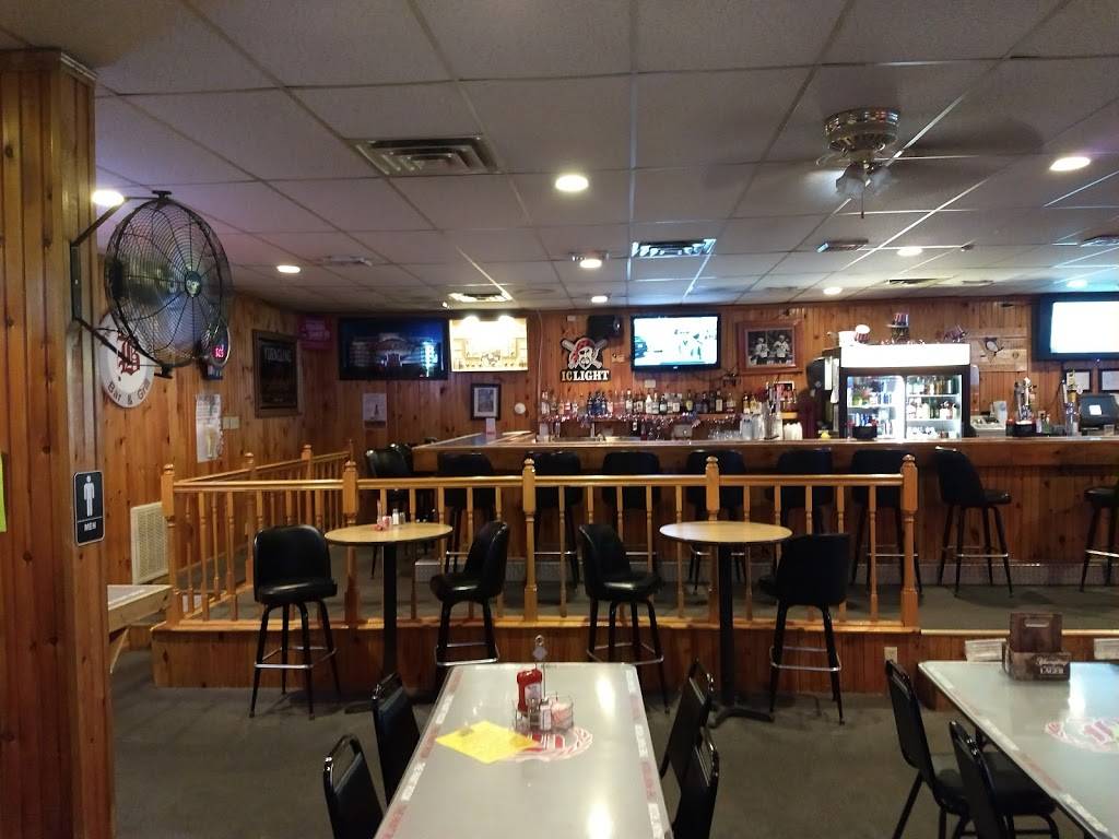 The Paintroom Bar and Grill | restaurant | 118 W Apple St, Connellsville, PA 15425, USA | 7246269532 OR +1 724-626-9532