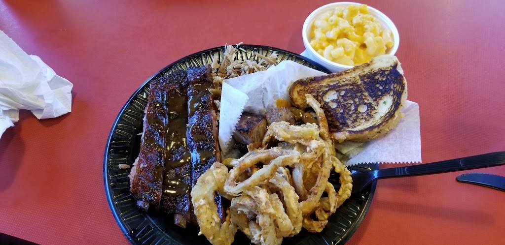 Davids Real Pit BBQ | restaurant | 521 NE 23rd Ave, Gainesville, FL 32609, USA | 3523732002 OR +1 352-373-2002