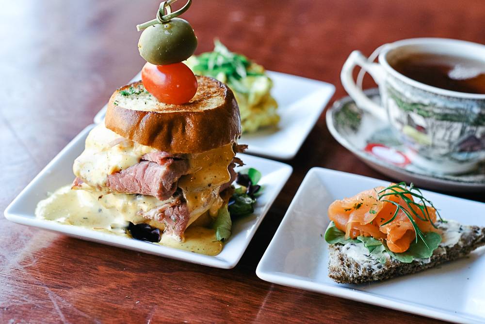 Three Lions Pub | restaurant | 4515 N Oakland Ave, Shorewood, WI 53211, USA | 4147636992 OR +1 414-763-6992