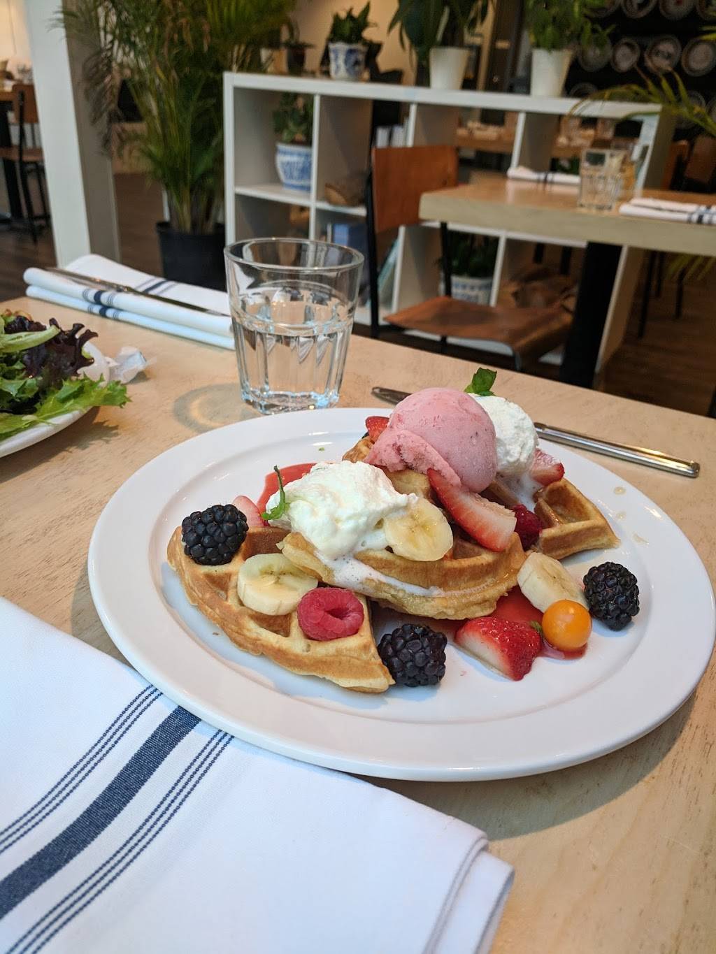 Quai 1635 | restaurant | 4155 Chemin de la Plage Jacques Cartier, Québec, QC G1Y 1W3, Canada | 4186517824 OR +1 418-651-7824