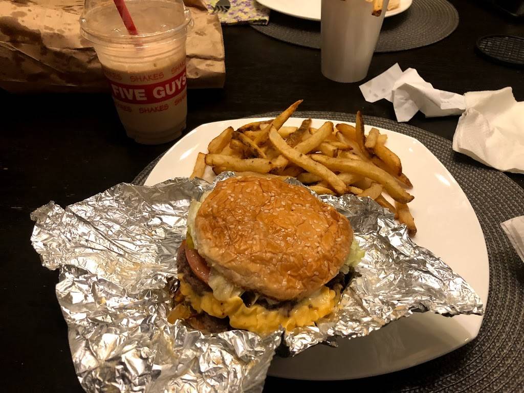 Five Guys | meal takeaway | 9620 S Ridgeland Ave, Chicago Ridge, IL 60415, USA | 7083460380 OR +1 708-346-0380