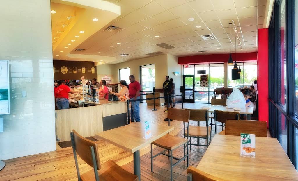 Krispy Kreme | bakery | 530 NE 167th St, North Miami Beach, FL 33162, USA | 3059496135 OR +1 305-949-6135