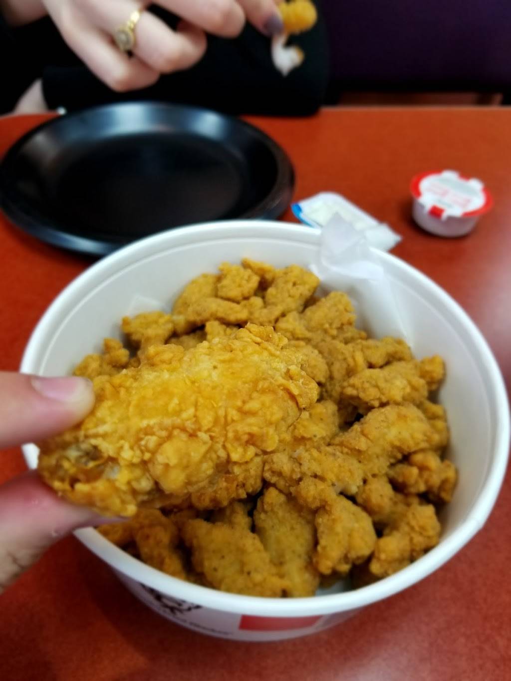 KFC | restaurant | 2110 Goliad Rd, San Antonio, TX 78223, USA | 2105910699 OR +1 210-591-0699