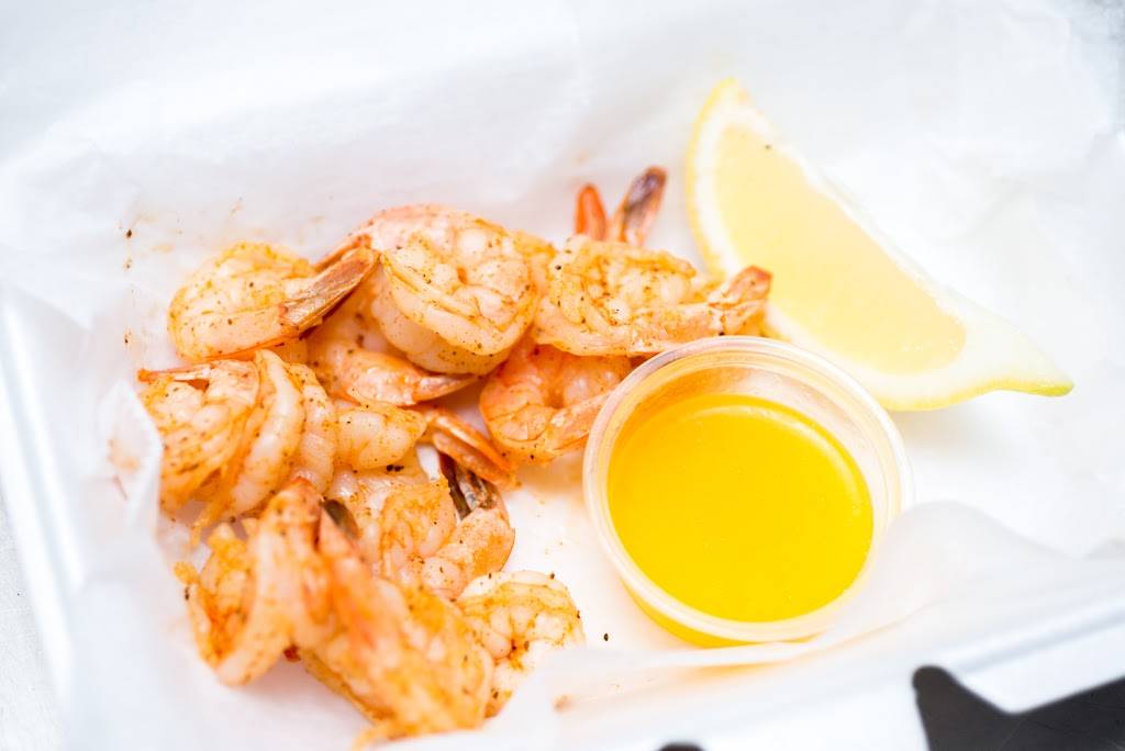 Sea World Fish Market | restaurant | 15084 Gratiot Ave, Detroit, MI 48205, USA | 3135213110 OR +1 313-521-3110