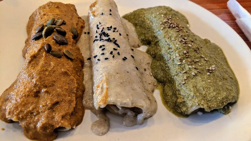 Quemoles Tamales y antojitos La Tia | restaurant | 4619 East Cesar E Chavez Avenue, Los Angeles, CA 90022, USA | 3232637842 OR +1 323-263-7842