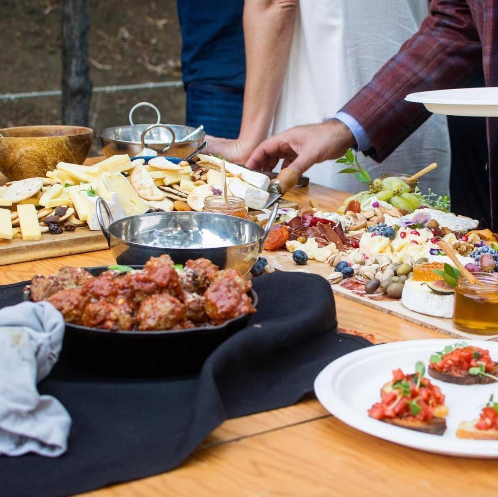 Two Doughs Pizza Co. | restaurant | 28860 Roadside Dr, Agoura Hills, CA 91301, USA | 8188511052 OR +1 818-851-1052