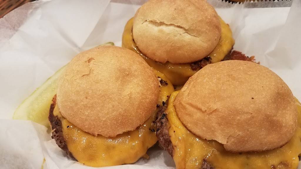 Sunsets Restaurant | restaurant | 18430 Livingston Ave, Lutz, FL 33559, USA | 8139531085 OR +1 813-953-1085