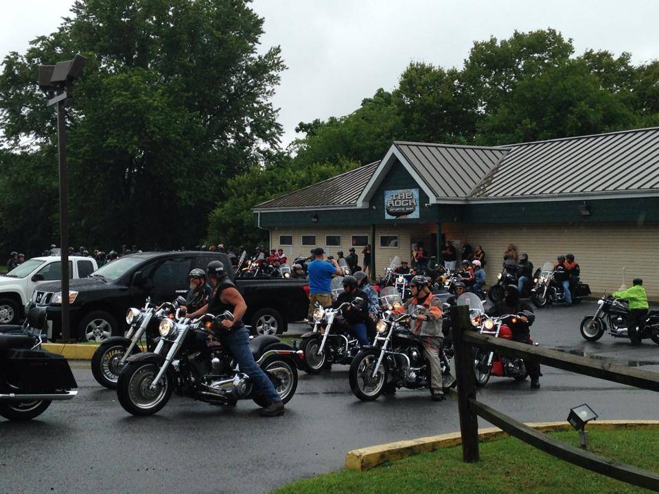 The Rock Sportsbar | restaurant | 2573 Williamsport Pike, Martinsburg, WV 25401, USA | 3042635558 OR +1 304-263-5558