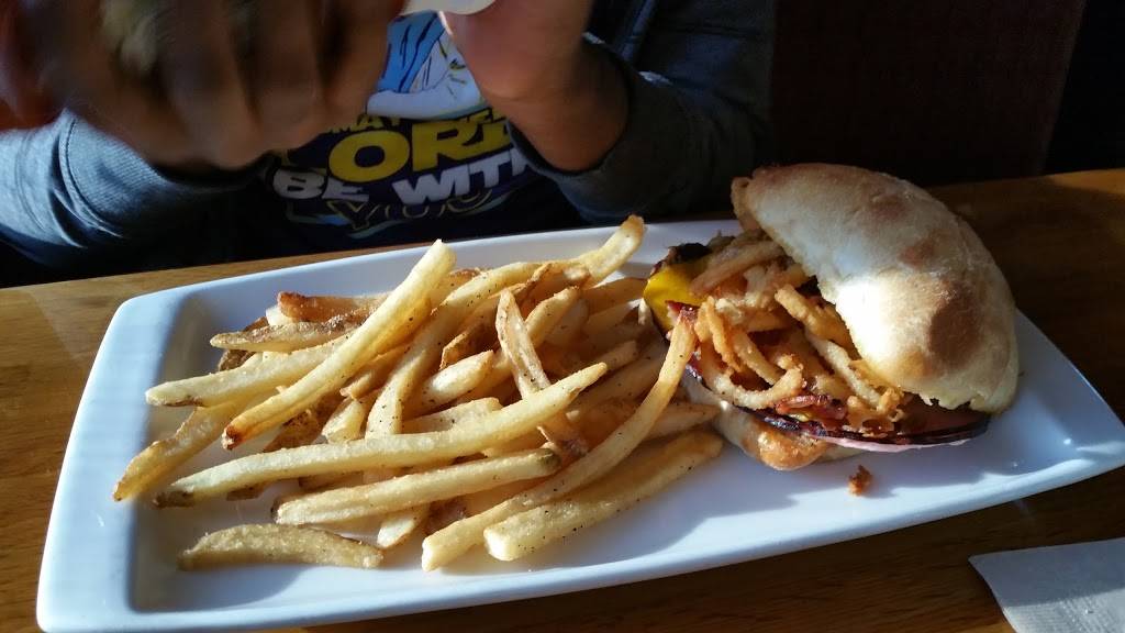 Applebees Grill + Bar | restaurant | 5779 E Fowler Ave, Temple Terrace, FL 33617, USA | 8139892000 OR +1 813-989-2000