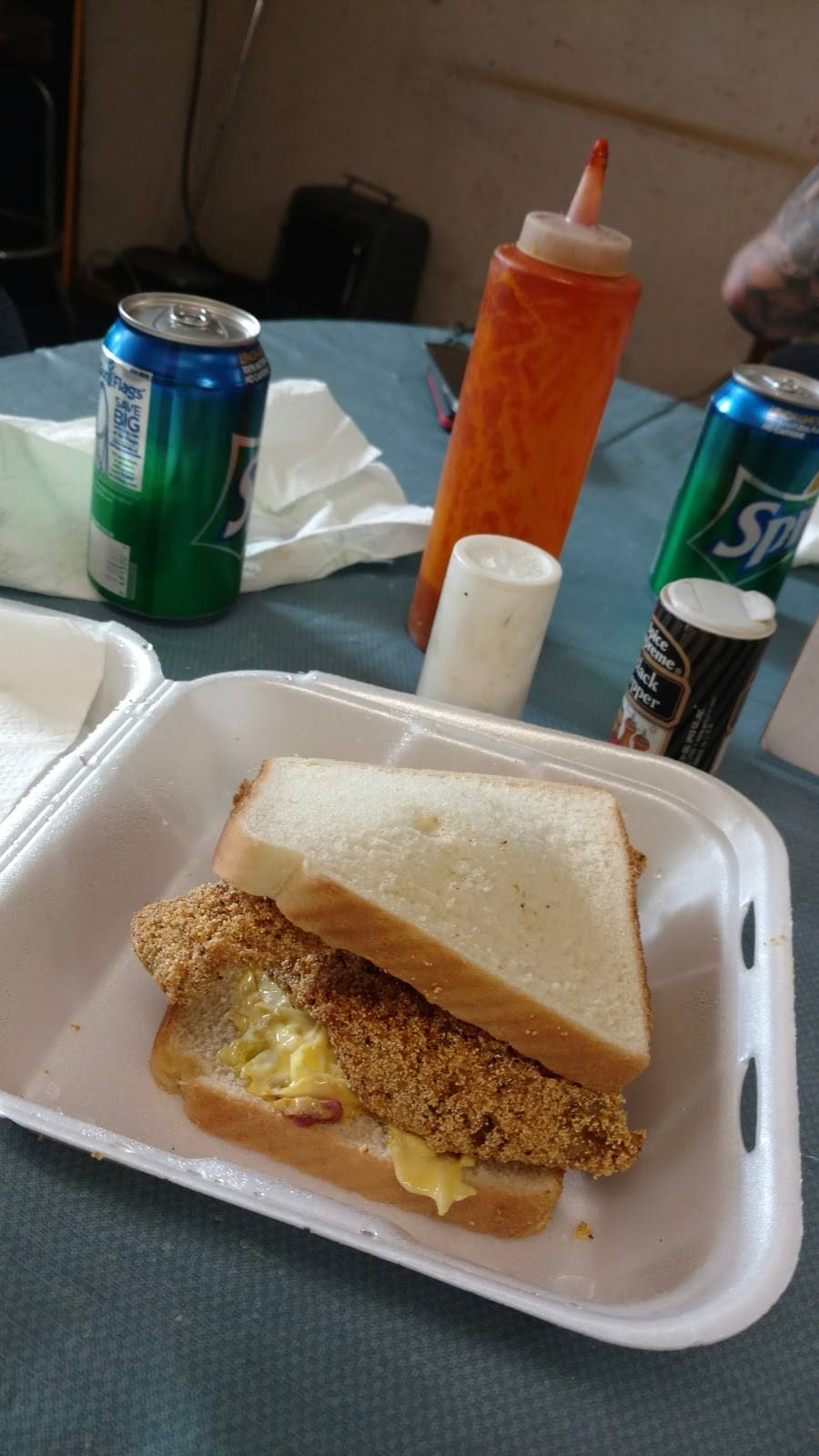 Mr Happy | restaurant | 3235 Brainerd Rd, Chattanooga, TN 37411, USA | 4236227217 OR +1 423-622-7217