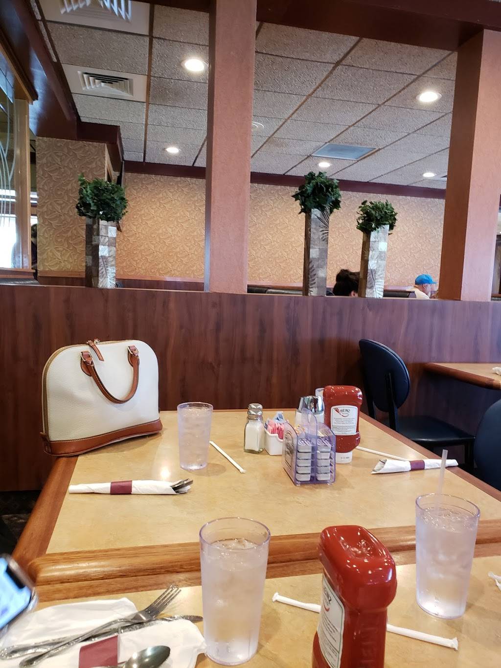 Country Club Diner | restaurant | 1717 Cottman Ave, Philadelphia, PA 19111, USA | 2157220500 OR +1 215-722-0500