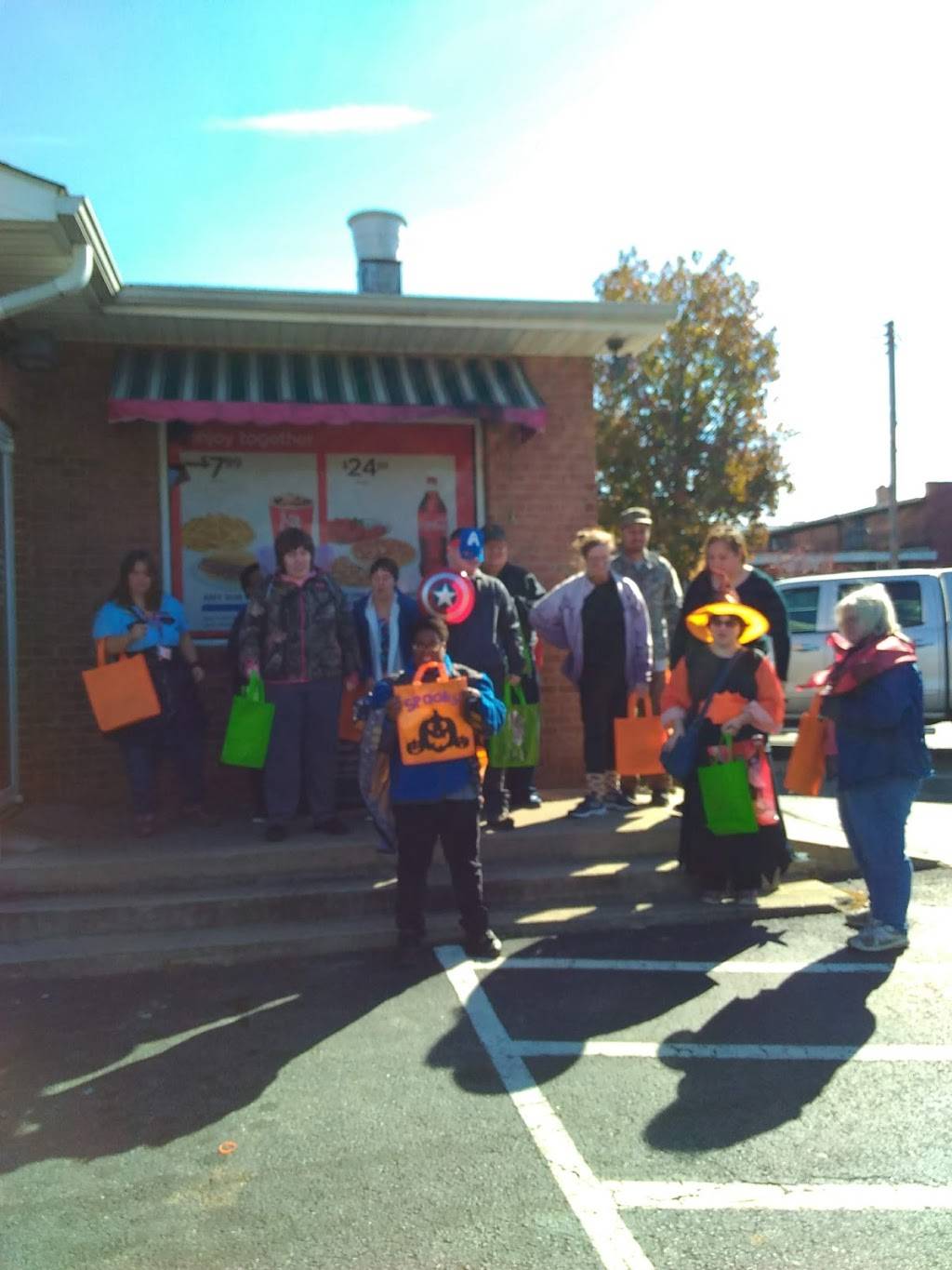 Pinos Pizza | restaurant | 365 King St, Keysville, VA 23947, USA | 4347360072 OR +1 434-736-0072