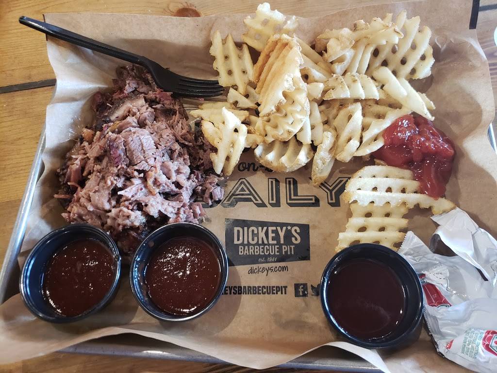 Dickeys Barbecue Pit | restaurant | 1877 E Williams Field Rd, Gilbert, AZ 85295, USA | 4806260686 OR +1 480-626-0686