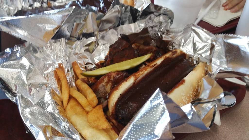 Lil Porgys Barbeque | restaurant | 1917 W Springfield Ave, Champaign, IL 61821, USA | 2173986811 OR +1 217-398-6811