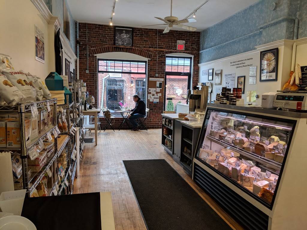 Boston Cheese Cellar | restaurant | 18 Birch St, Roslindale, MA 02131, USA | 6173252500 OR +1 617-325-2500