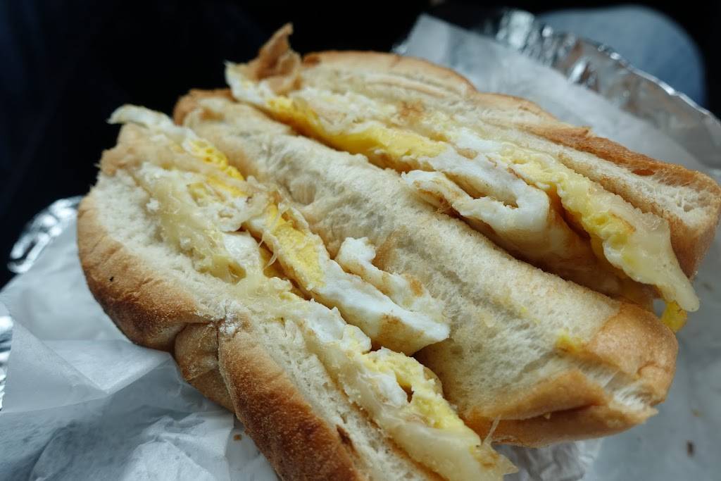 GW Delicatessen | bakery | 2133 G St NW, Washington, DC 20037, USA | 2023319391 OR +1 202-331-9391