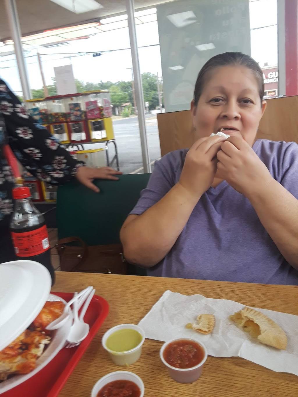 El Pollo Fiesta Inc | restaurant | 915 S Hampton Rd, Dallas, TX 75208, USA | 2149419399 OR +1 214-941-9399