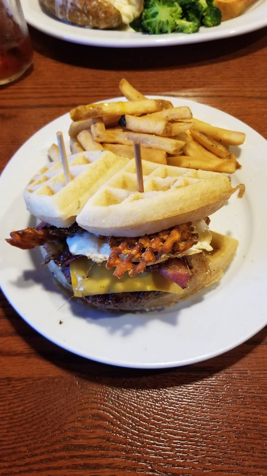 Smokey Bones Bar & Fire Grill | restaurant | 1405 Greenbrier Pkwy, Chesapeake, VA 23320, USA | 7573616843 OR +1 757-361-6843