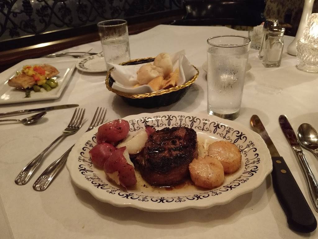 Petit Paree Restaurant & Lounge | restaurant | 228 E Main St, Festus, MO 63028, USA | 6369378400 OR +1 636-937-8400