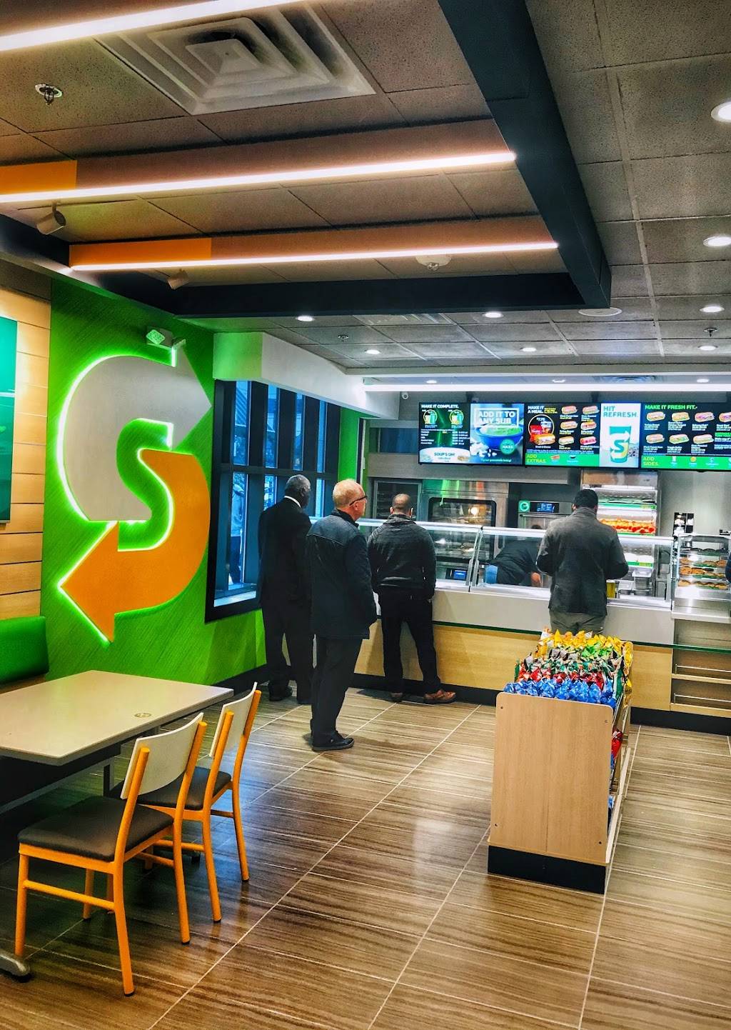 Subway Restaurants | restaurant | One Exchange Pl, Jersey City, NJ 07302, USA | 2013332988 OR +1 201-333-2988