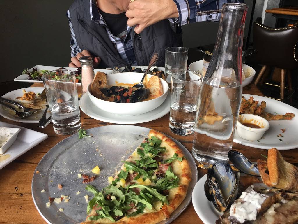 Boneyard Saloon & Wine Dive | restaurant | 1251 Kearns Blvd, Park City, UT 84060, USA | 4356490911 OR +1 435-649-0911