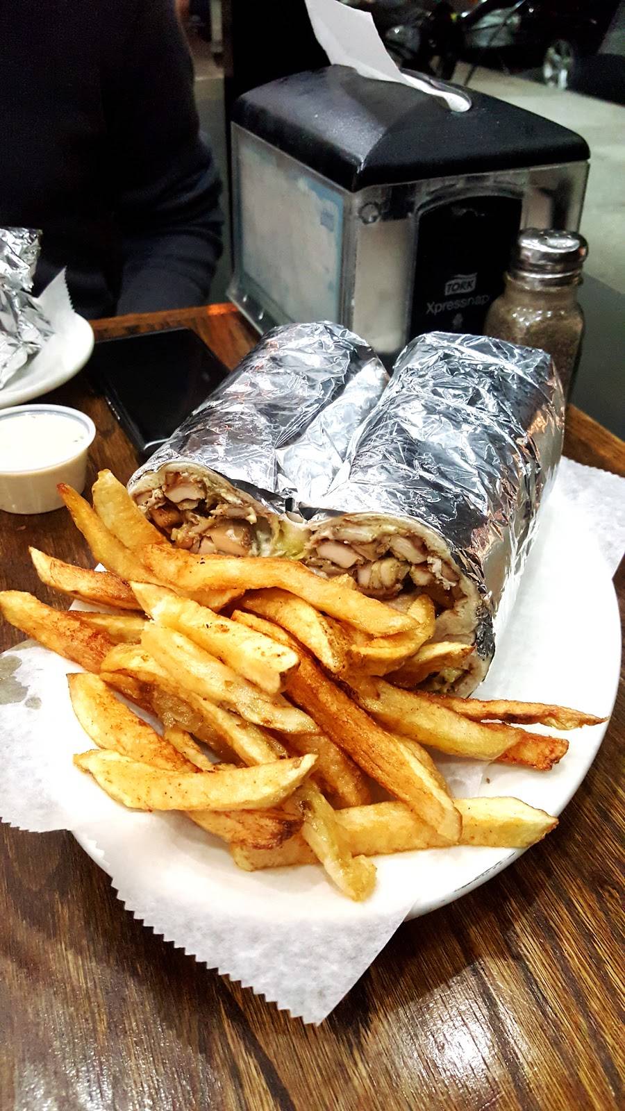 Grill Point | restaurant | 69-54 Main St, Flushing, NY 11367, USA | 7182617077 OR +1 718-261-7077