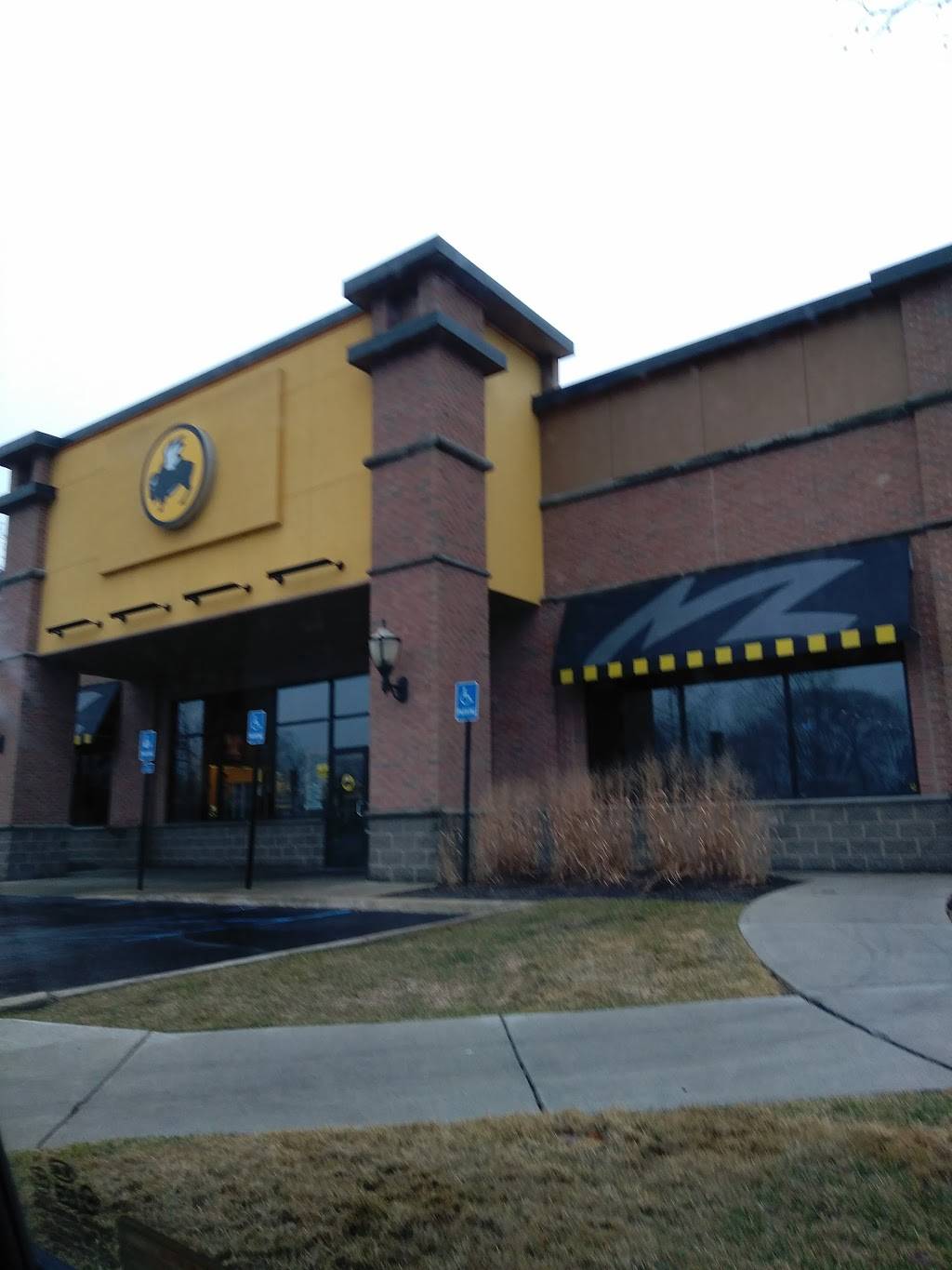 Buffalo Wild Wings | meal takeaway | 15745 15 Mile Rd, Clinton Twp, MI 48035, USA | 5862939500 OR +1 586-293-9500