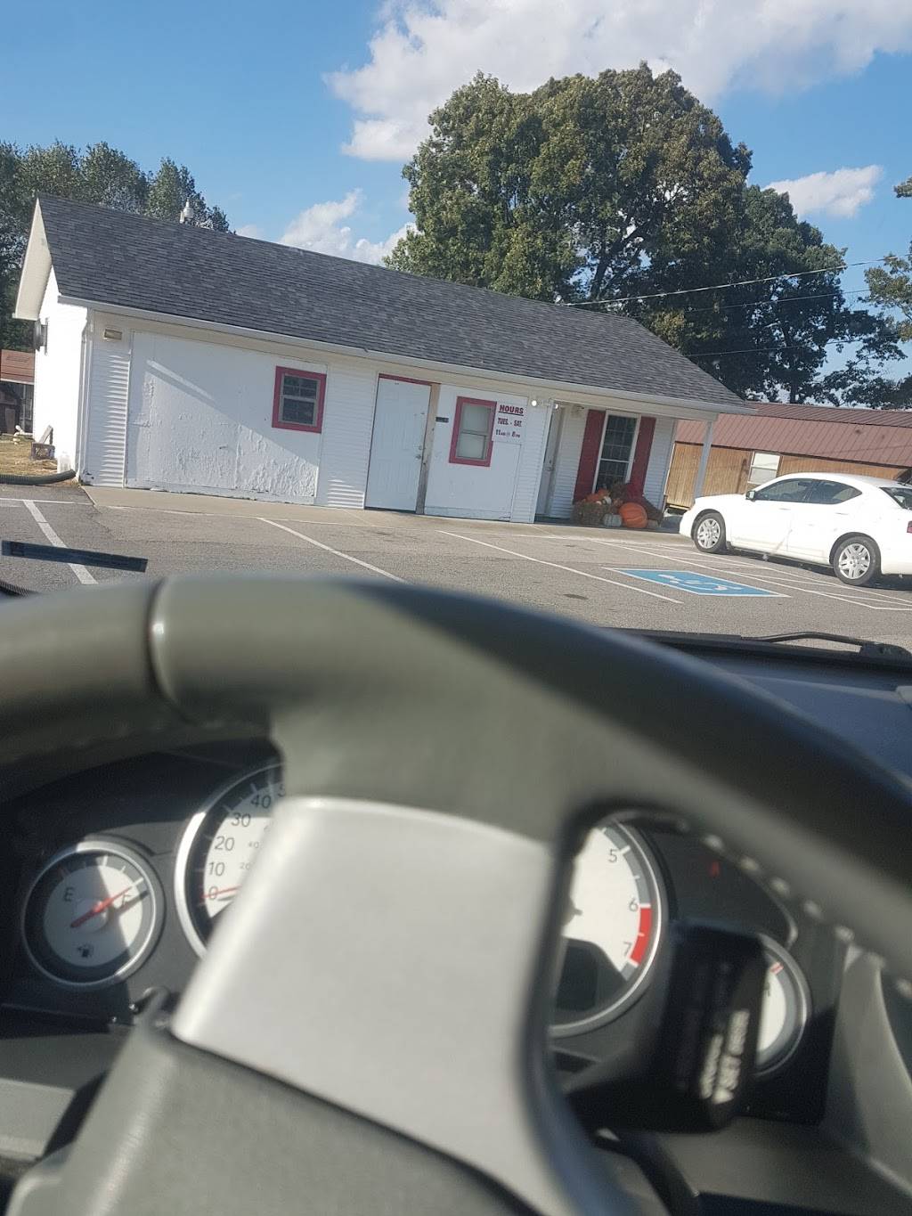 Big Daddys Barbeque | restaurant | 17615 Highland Dr, McKenzie, TN 38201, USA | 7313930335 OR +1 731-393-0335