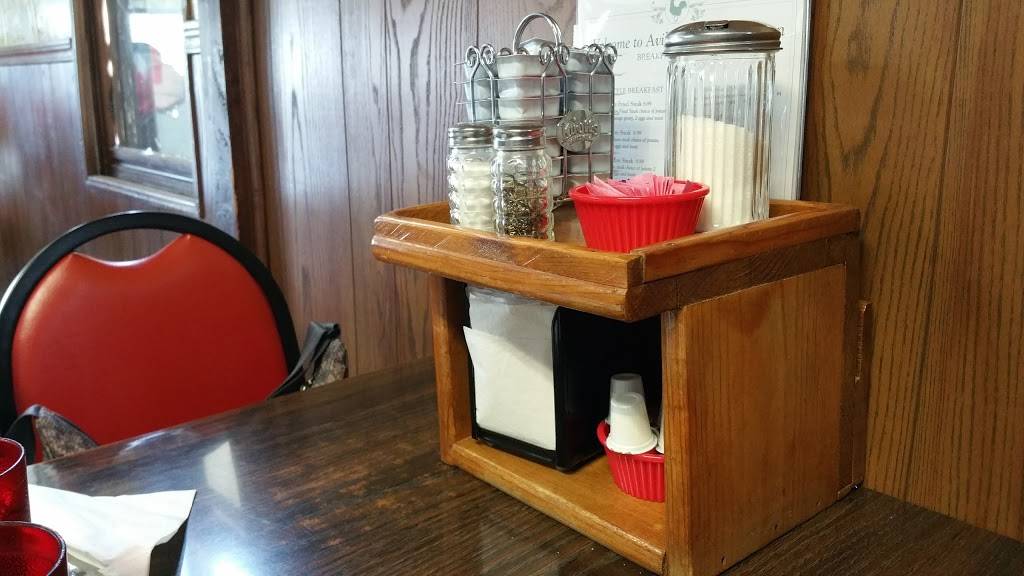 Avilla Country Kitchen | restaurant | 108 W Albion St, Avilla, IN 46710, USA | 2608972612 OR +1 260-897-2612