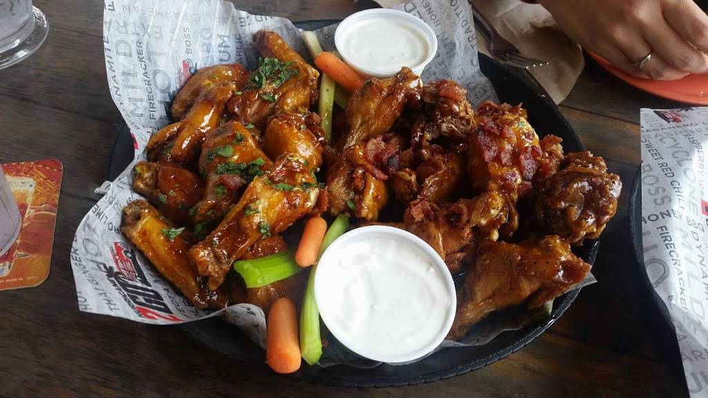 Hurricane Grill & Wings | restaurant | 3345 Hempstead Turnpike, Levittown, NY 11756, USA | 5165209464 OR +1 516-520-9464