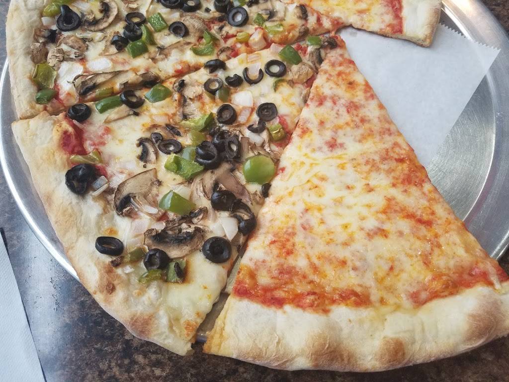 Lorenzos Pizzeria | restaurant | 16721 Orchard Stone Run, Charlotte, NC 28277, USA | 7045441414 OR +1 704-544-1414