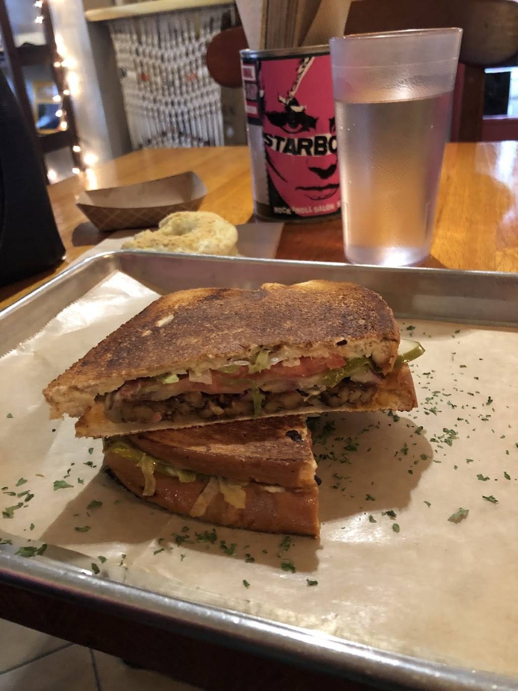 Golden Dinosaurs Vegan Deli | restaurant | 2930 Beach Blvd S, Gulfport, FL 33707, USA | 7278736901 OR +1 727-873-6901