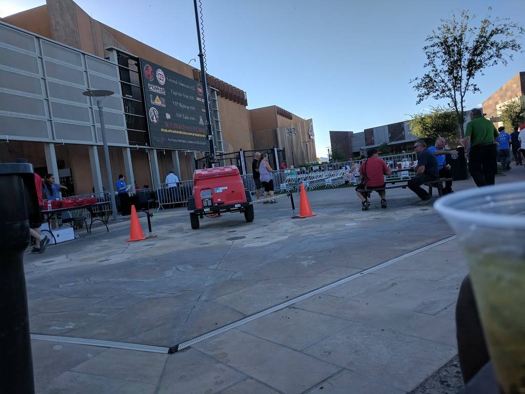 UltraStar Multi-tainment Center at Ak-Chin Circle | restaurant | 16000 N Maricopa Rd, Maricopa, AZ 85139, USA | 5205683456 OR +1 520-568-3456