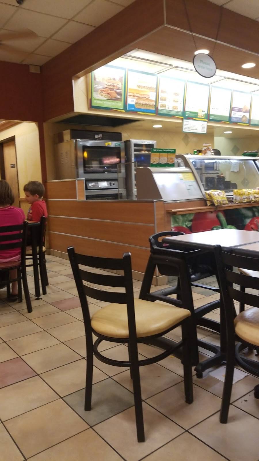 Subway Restaurants | restaurant | 2349 N Chester Ave, Bakersfield, CA 93308, USA | 6613933000 OR +1 661-393-3000