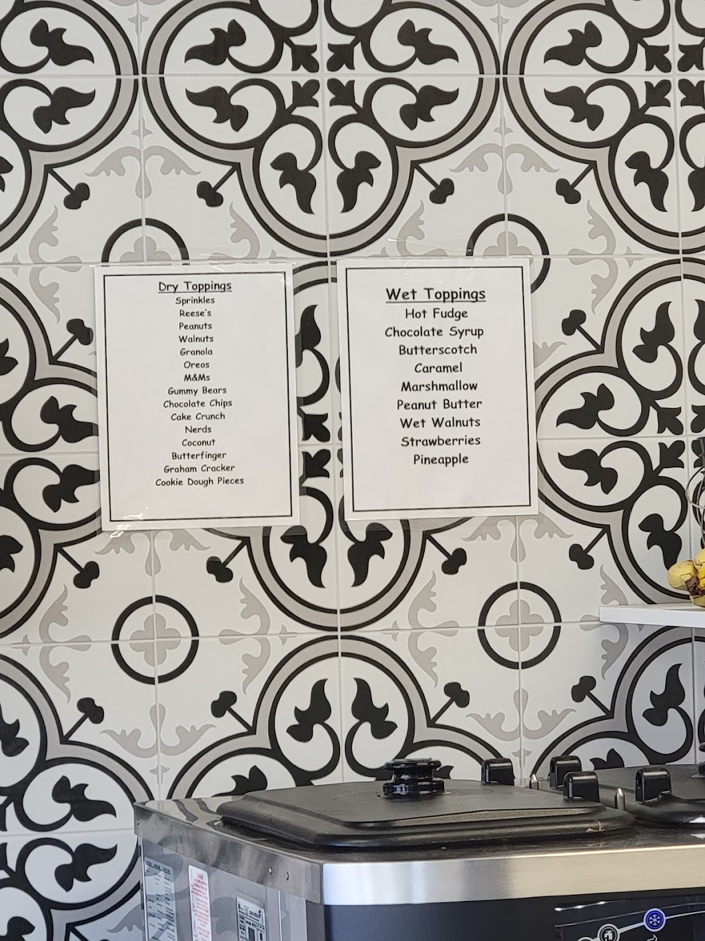 Sundaes Ice Cream Parlor | restaurant | 382 US-46, Budd Lake, NJ 07828, USA | 9735274353 OR +1 973-527-4353