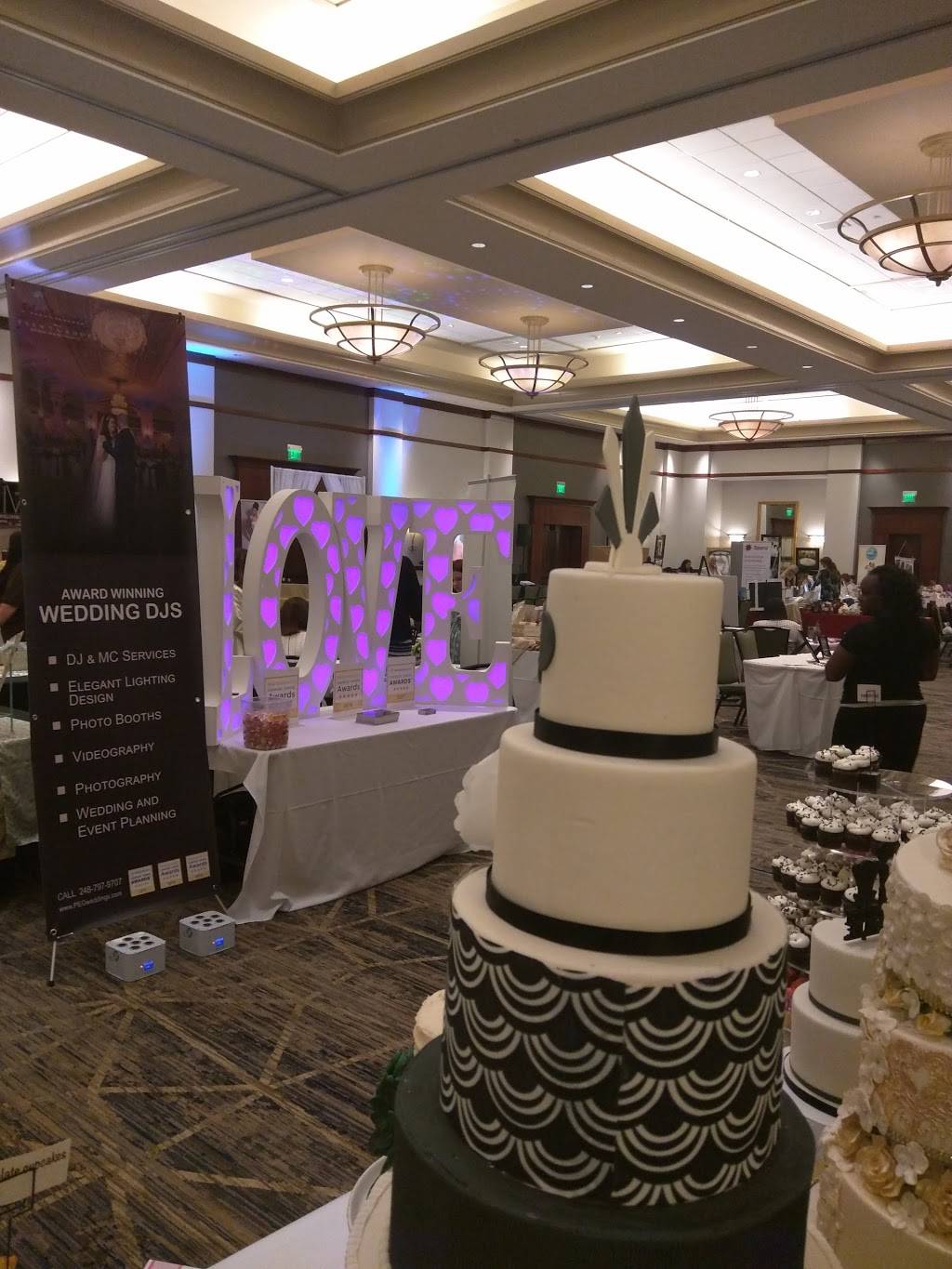 Woodwards | night club | 3600 Centerpoint Pkwy, Pontiac, MI 48341, USA | 2486486060 OR +1 248-648-6060