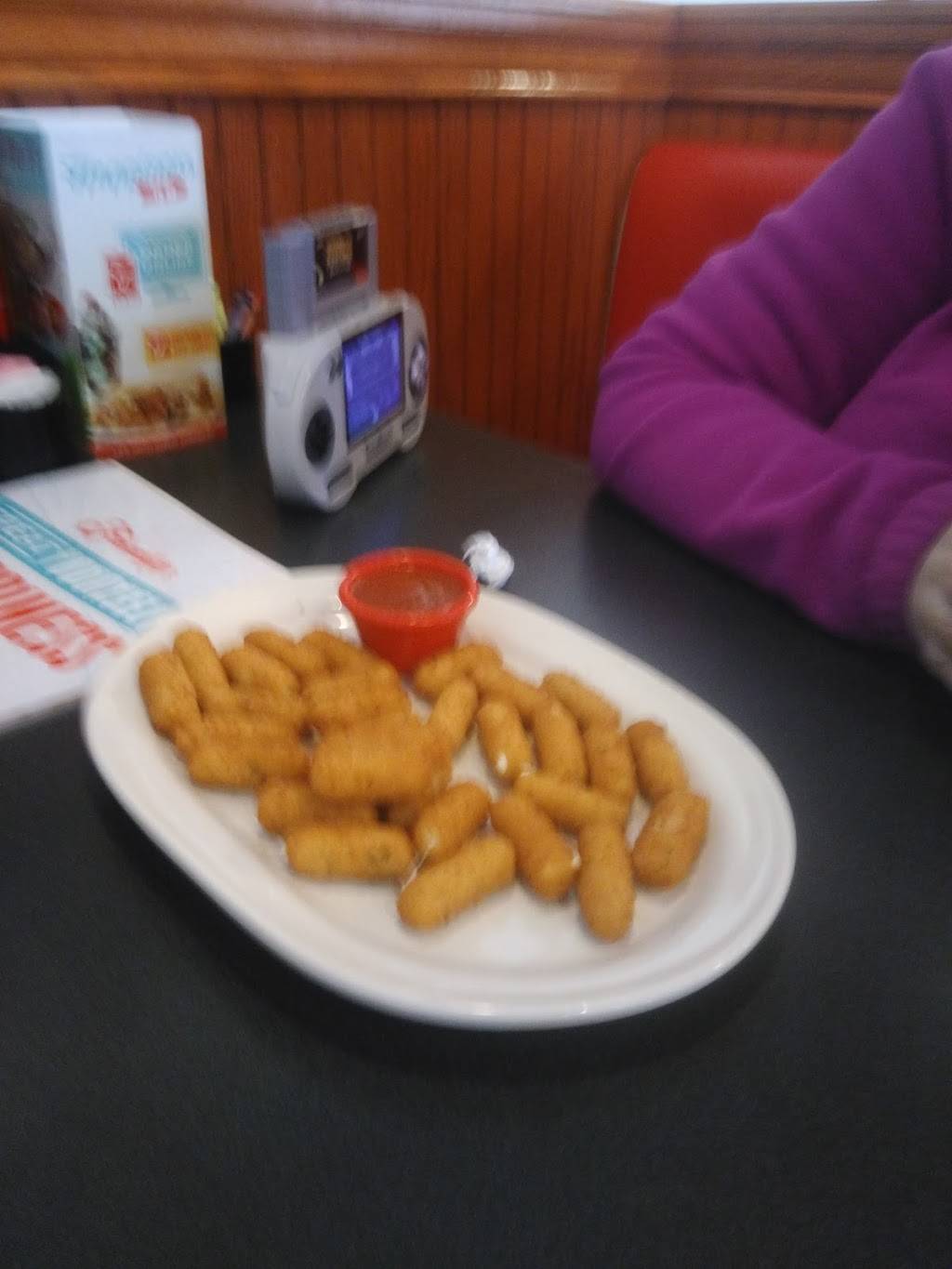 Friendlys | restaurant | 200, Mohawk Trail, Greenfield, MA 01301, USA | 4137745435 OR +1 413-774-5435