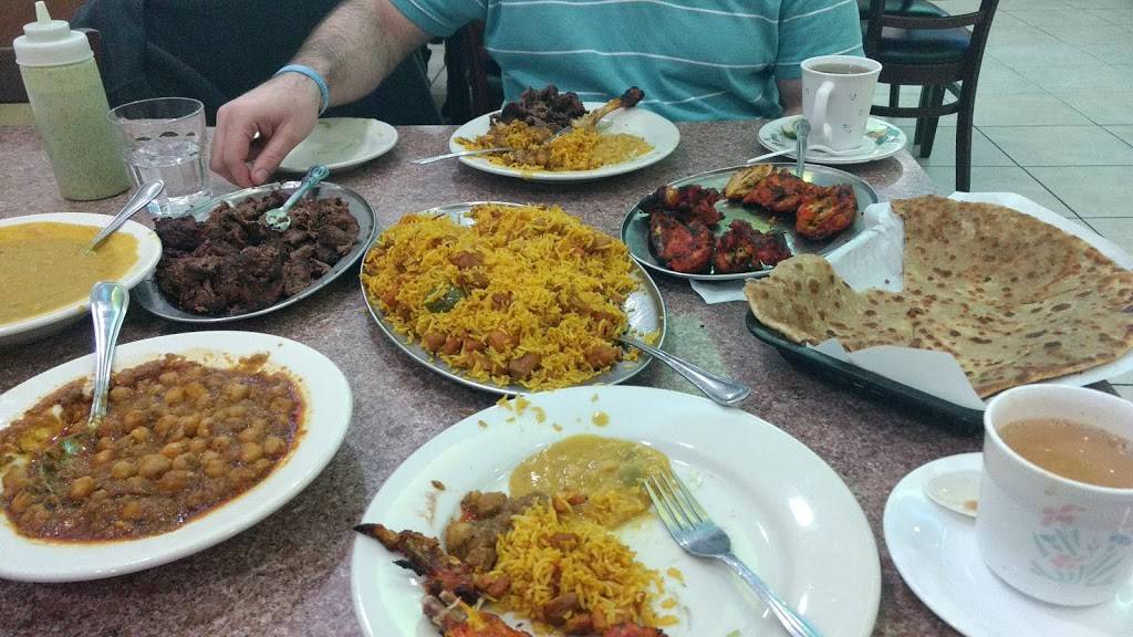 Khan Barbeque Restaurant | restaurant | 2401 W Devon Ave, Chicago, IL 60659, USA | 7732748600 OR +1 773-274-8600