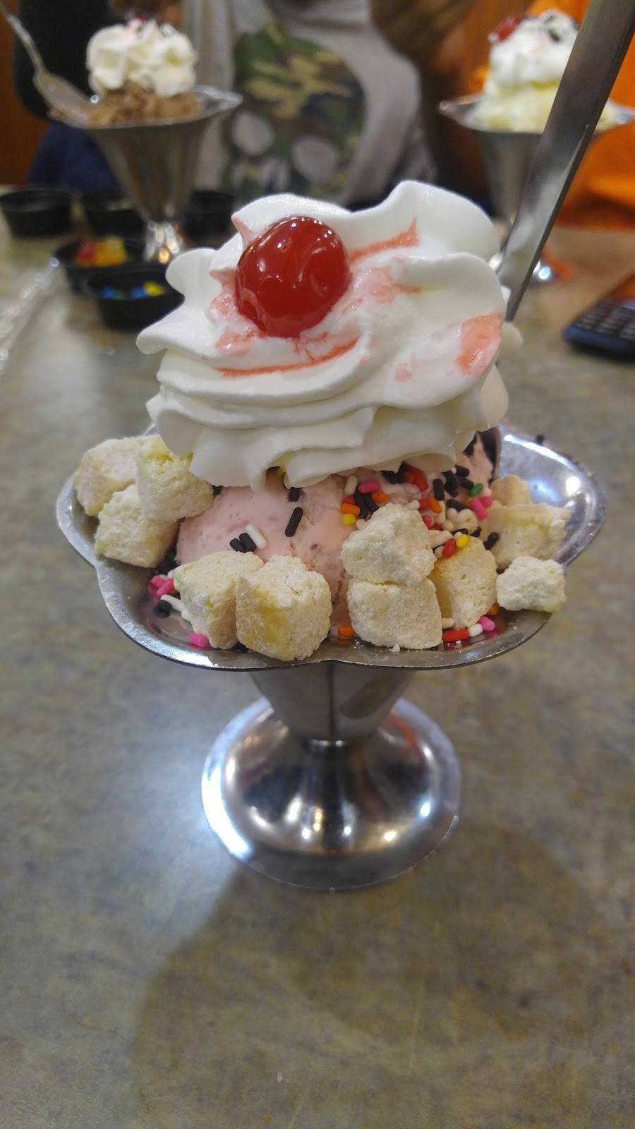 Friendlys | restaurant | 552 Franklin Ave, Franklin Square, NY 11010, USA | 5167756722 OR +1 516-775-6722